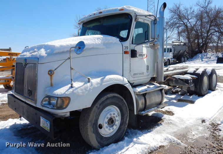 2001 International 9400i  truck cab and chassis - IO9467