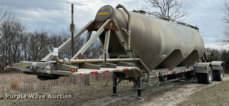 2001 Heil  pneumatic dry bulk trailer - KR9515