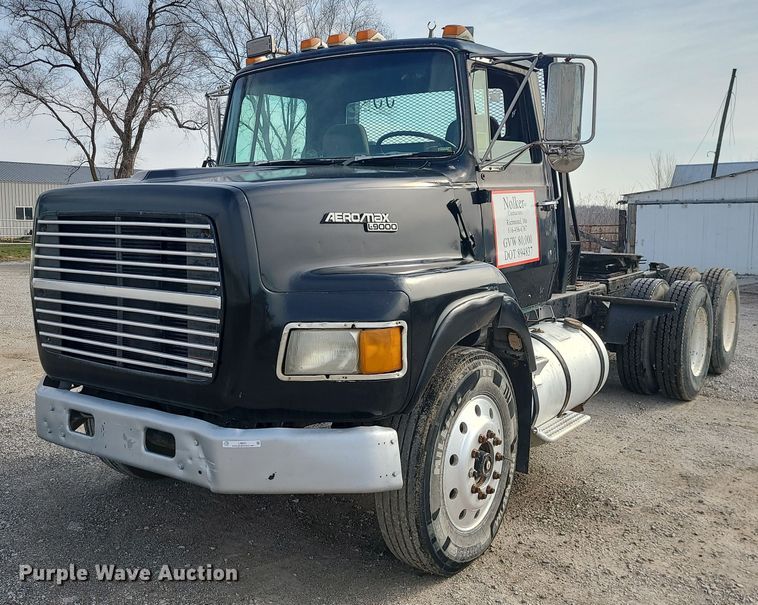 1990 Ford LT9000  semi truck - LI9021