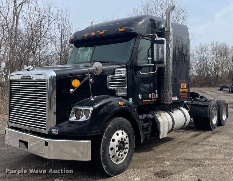 2012 Freightliner Coronado SD  semi truck - LJ9564