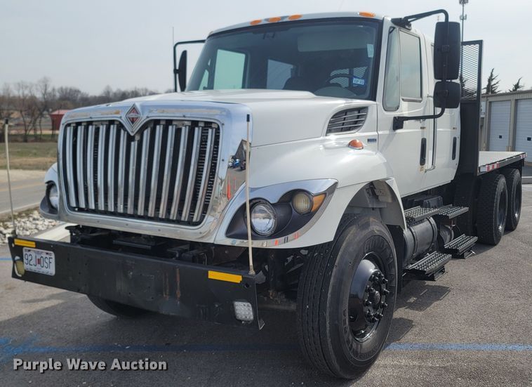 2009 International WorkStar 7400  flatbed truck - MB9860