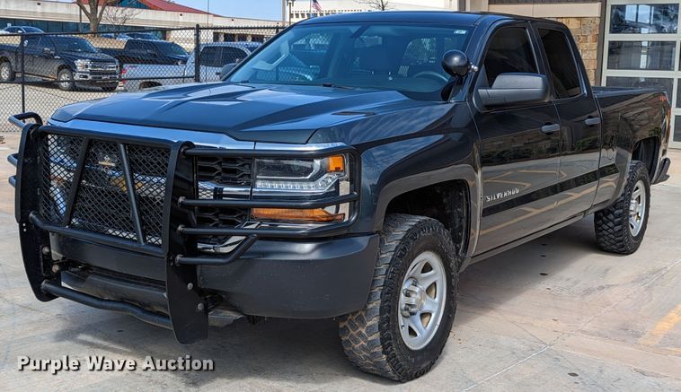 2018  Chevrolet Silverado 1500  Double Cab pickup truck - DR6873