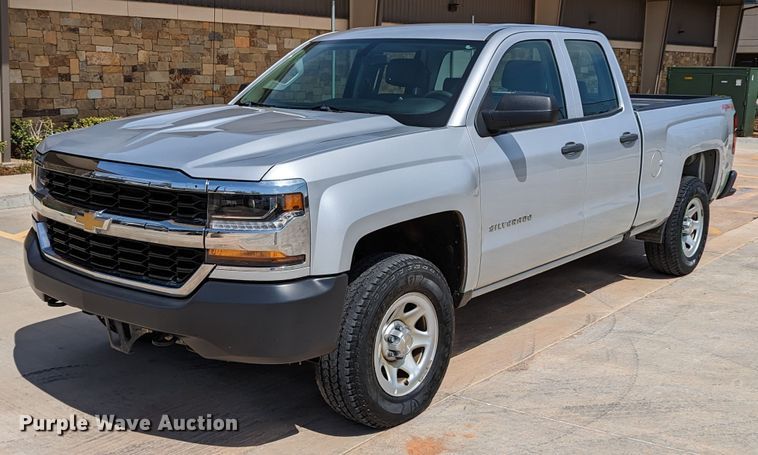 2017 Chevrolet Silverado  1500  Double Cab pickup truck - DR6883