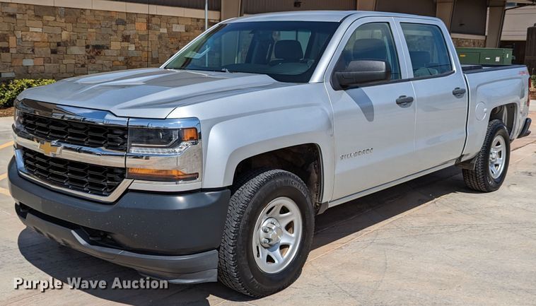 2016 Chevrolet Silverado 1500  Crew Cab pickup truck - DR6888