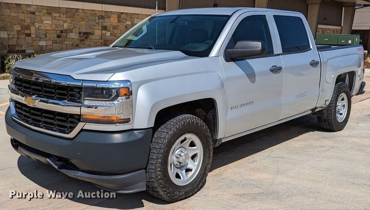 2016 Chevrolet Silverado 1500  Crew Cab pickup truck - DR6890