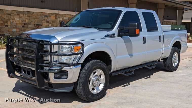 2015 Ford F250 Super Duty  Crew Cab pickup truck - DR6891