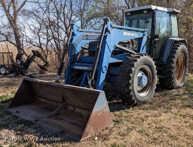 1994 Ford 8240  MFWD tractor - MN9791