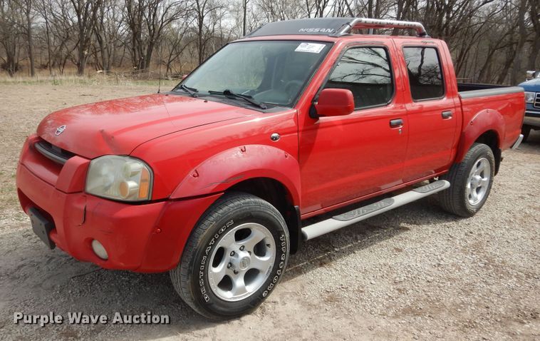 2004 Nissan Frontier  Crew Cab pickup truck - DK1763