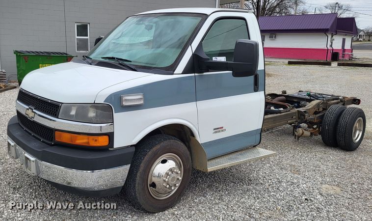 2012 Chevrolet Express G4500  van cab and chassis - DO3592