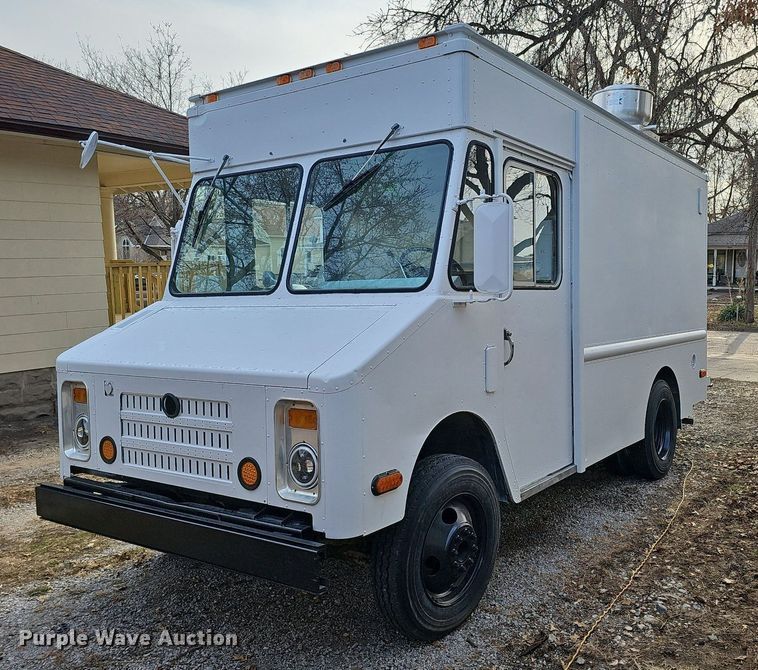 1988 Chevrolet P30  food truck - DO4277