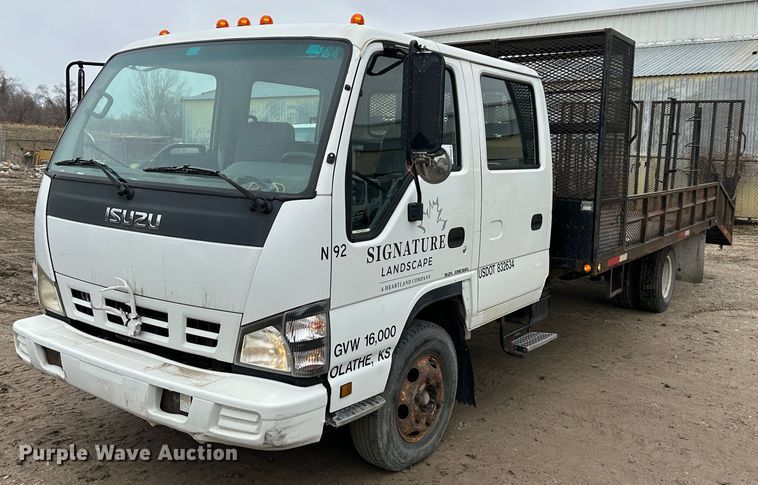 2007 Isuzu NPR  flatbed truck - DR5075