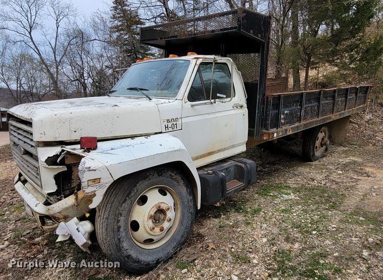 1987 Ford F600  dump truck - HG9454