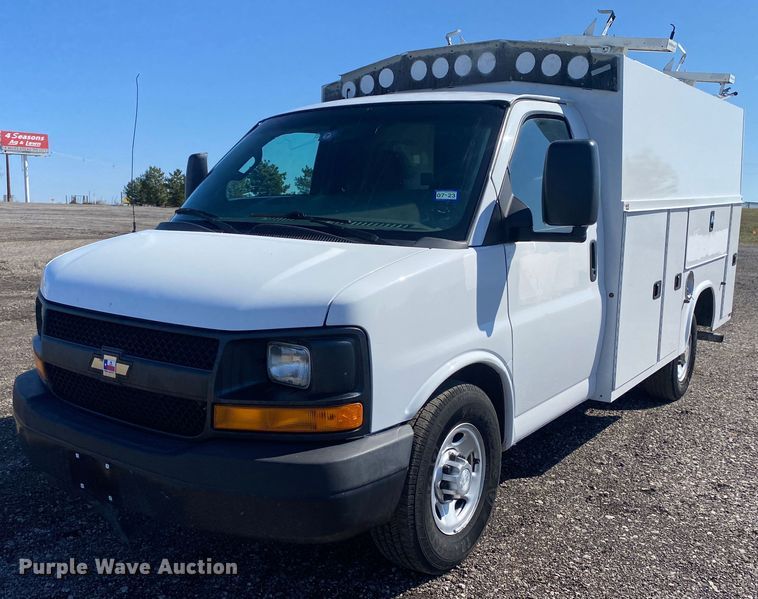 2016 Chevrolet Express G3500  utility van - KB9538