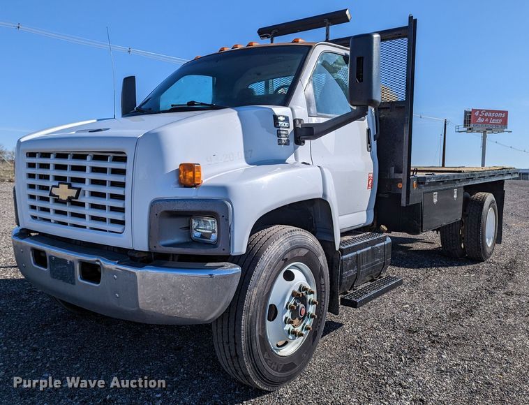 2006 Chevrolet C7500  flatbed truck - KB9543