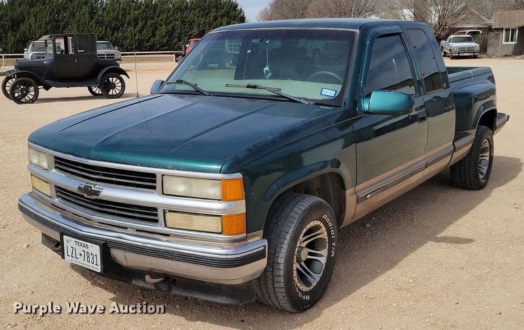 1997 Chevrolet C1500  pickup truck - KD9285