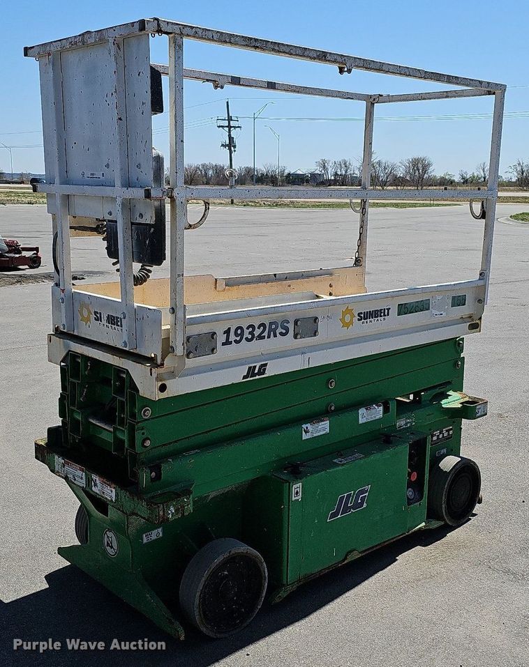 2015 JLG 1932RS  vertical lift - LE9311