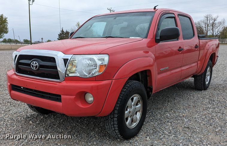 2005 Toyota Tacoma SRS  Double Cab pickup truck - MN9814