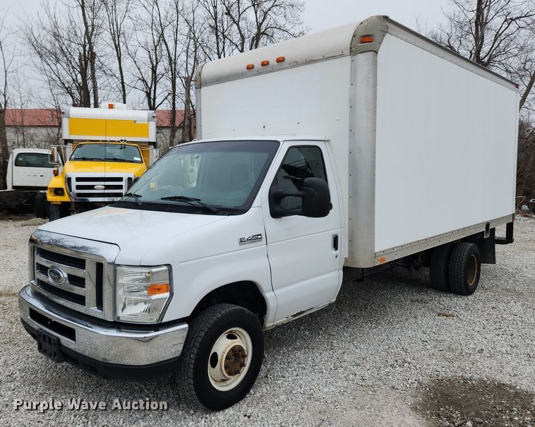 2013 Ford E450 Super Duty  box truck - MW9551