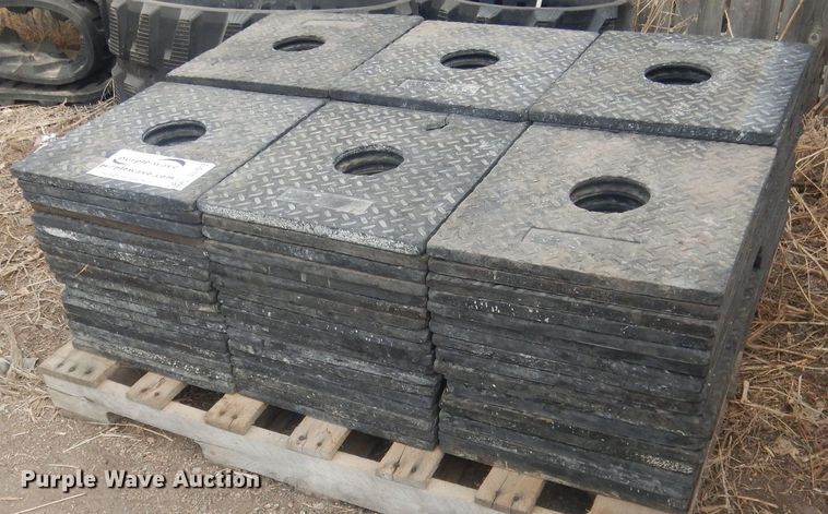 Approximately 166 traffic cone weights - DJ7013