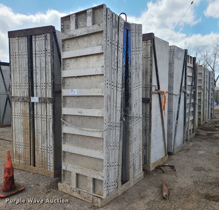 Approximately 128 Badger aluminum concrete forms - DM4930