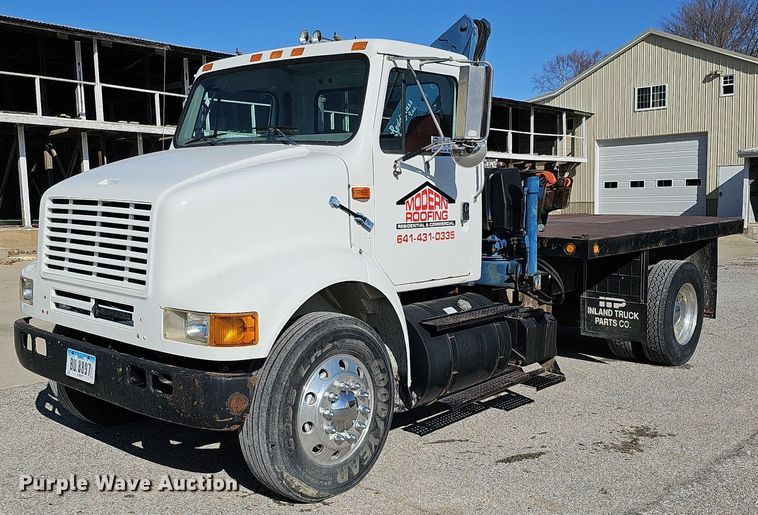 1999 International 8100  flatbed truck - DO4227