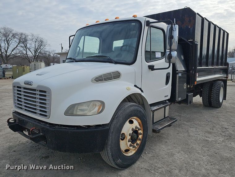 2006 Freightliner Business Class M2  chipper truck - DO4272