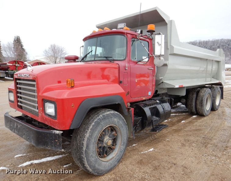 1994 Mack RD690S  dump truck - DR4524