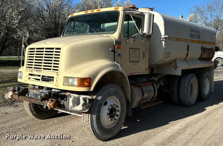 1997 International 8100  water truck - DR5136