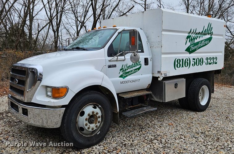 2005 Ford F650 Super Duty XLT  chipper truck - DS6321
