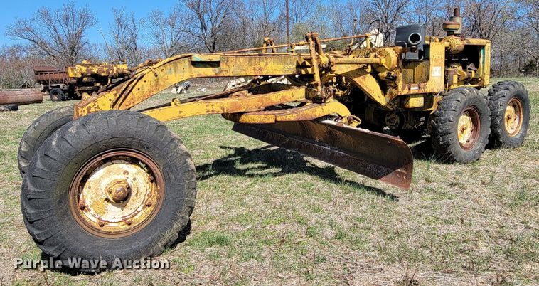 1955 Caterpillar 12  rigid frame motor grader - HG9498