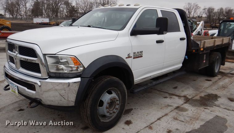2014 Dodge Ram 5500HD  Crew Cab flatbed truck - IO9495