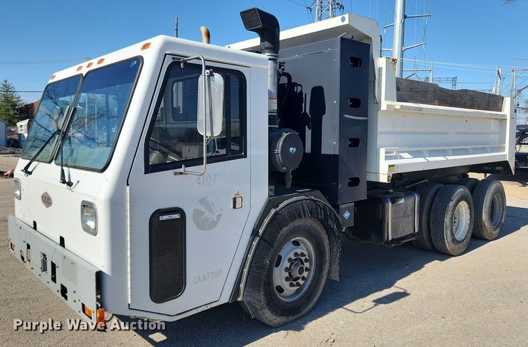 2007 Crane Carrier Low Entry  dump truck - JB9565