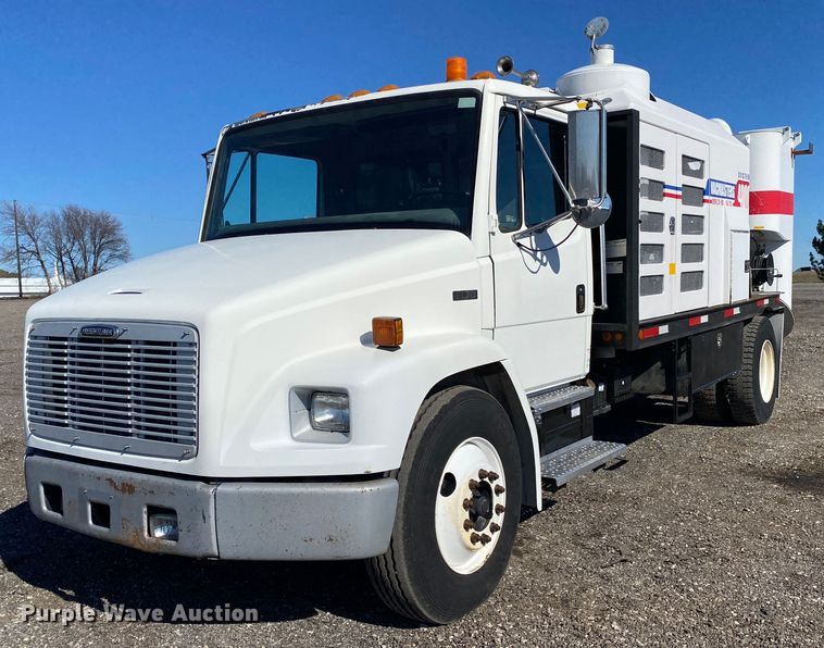 2003 Freightliner FL70  vacuum truck - JW9175