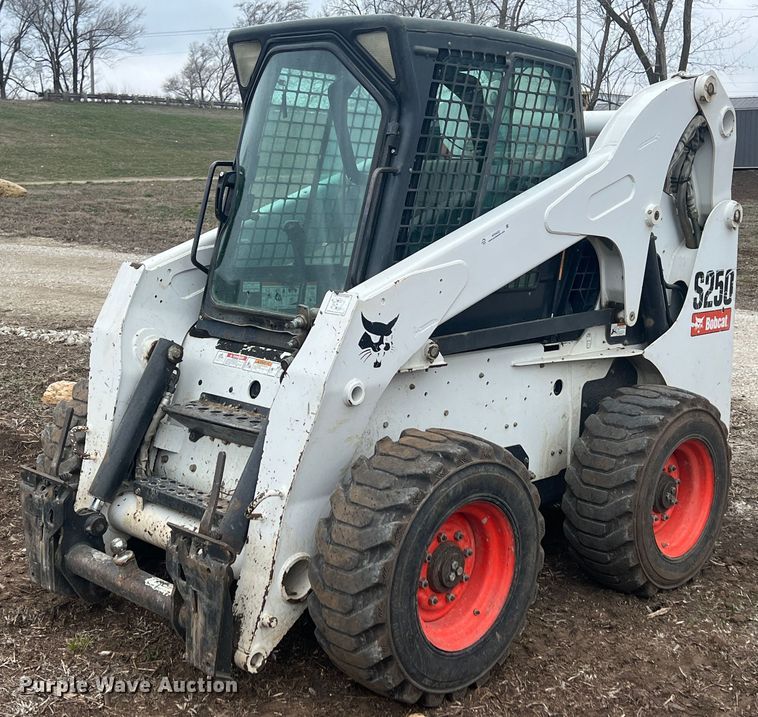 2011 Bobcat S250  skid steer loader - KR9422