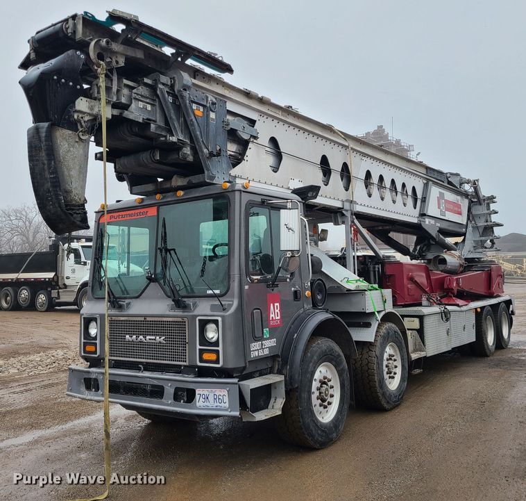 2007 Mack MR688S  material conveyor truck - LH9956
