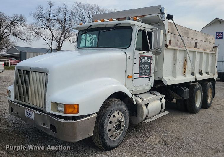 1991 International 9400  dump truck - LI9019