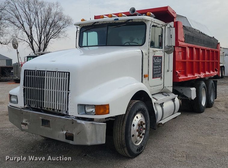 1992 International 9400  dump truck - LI9022