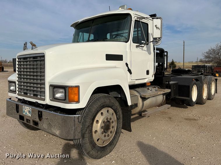 2002 Mack CH613  semi truck - LT9229