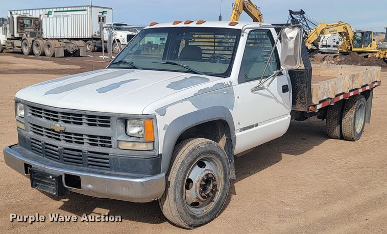 1999 Chevrolet 3500  flatbed pickup truck - LV9340