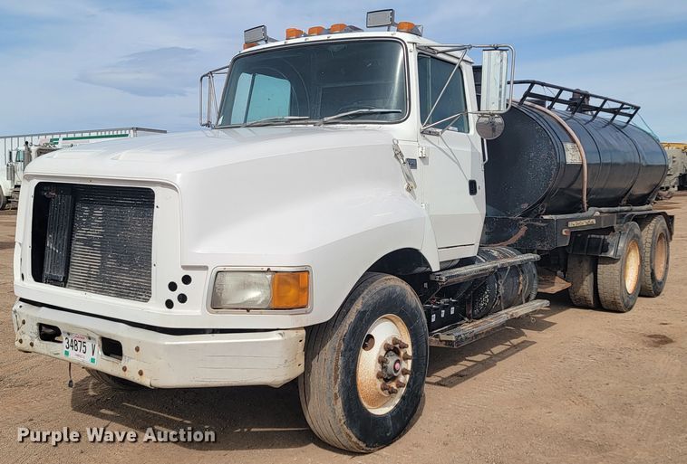 1992 Ford LTL9000  water truck - LV9346