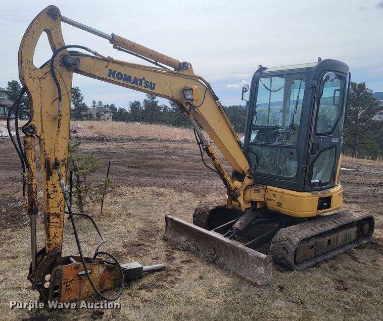 Komatsu PC35MR-2  mini excavator - LV9348