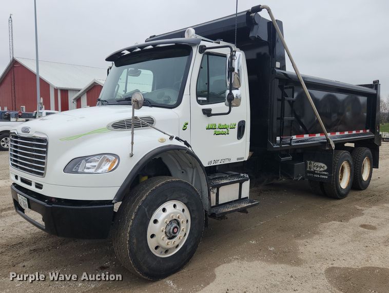 2005 Freightliner Business Class M2  dump truck - MW9555