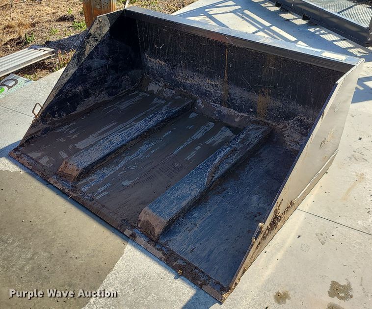 2022 Titan 72TFLBCKT  72&quot;W bucket - MX9604