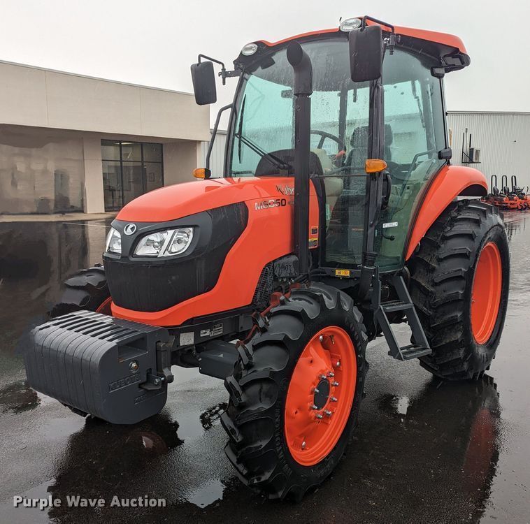 2021 Kubota M6060D  MFWD tractor - LF9722