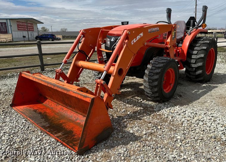 2017 Kubota MX5800D  MFWD tractor - LR9553