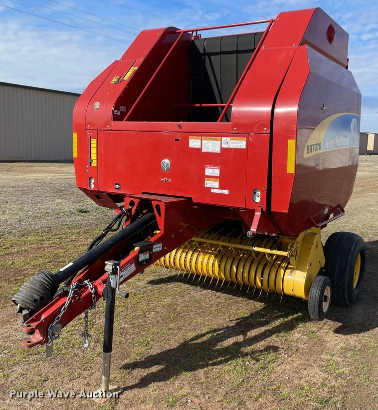 2010 New Holland BR7070 round baler - MM9384