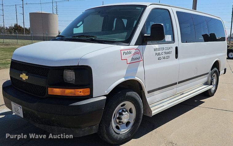 2017 Chevrolet Express 3500  van - DO4285