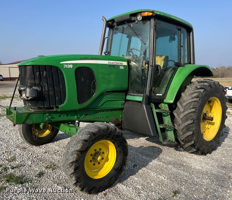 John Deere 7130  tractor - LI9566