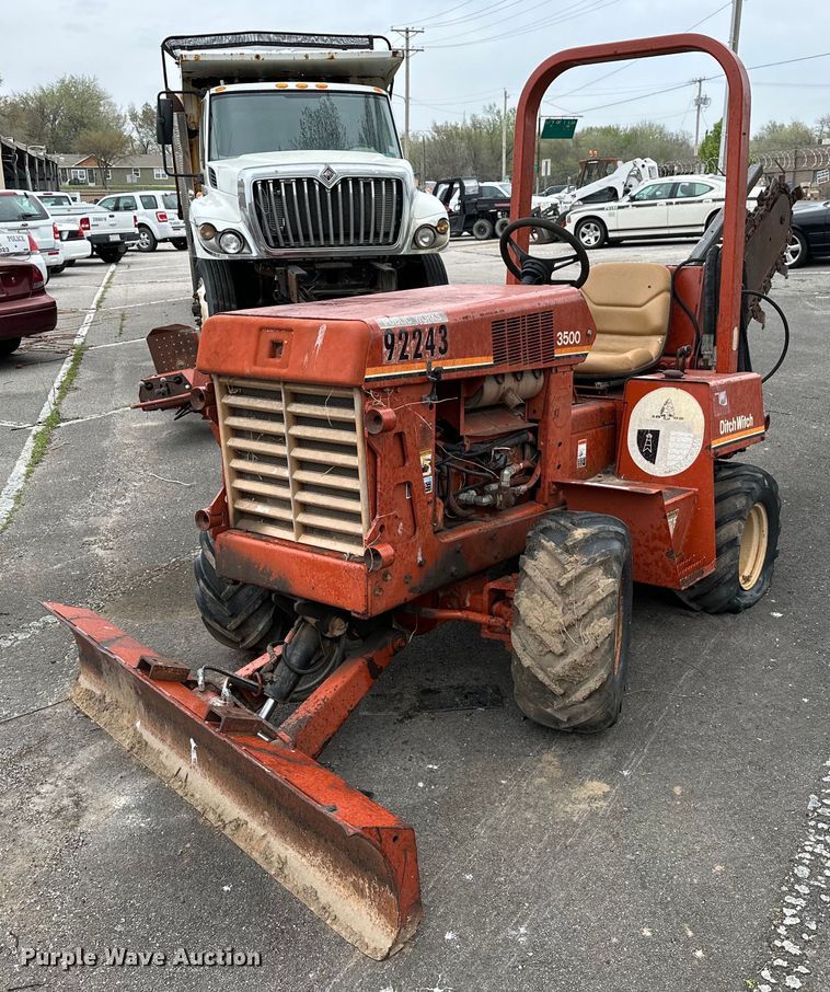 1992 Ditch Witch 3500  trencher - LR9644