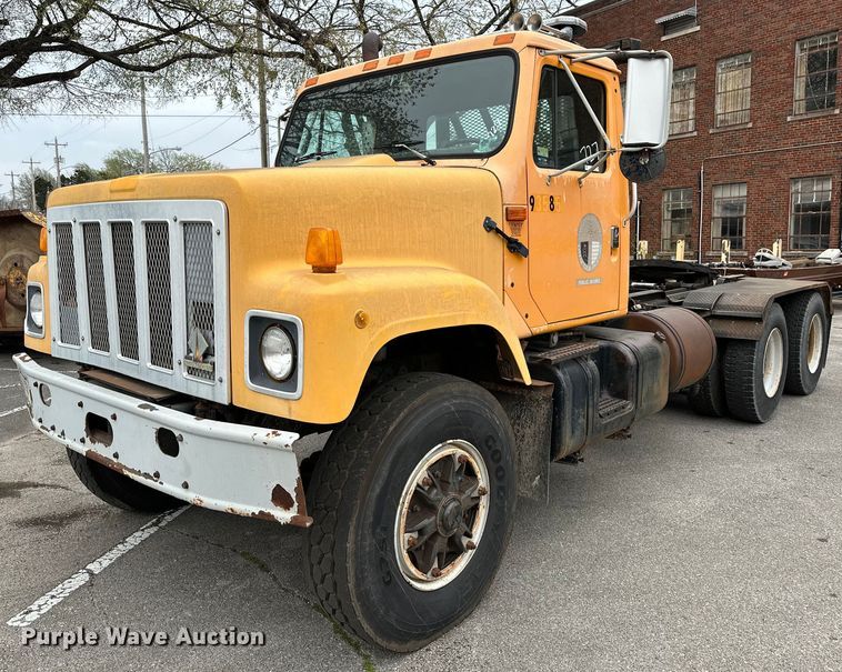 1993 International 257  winch truck - LR9646